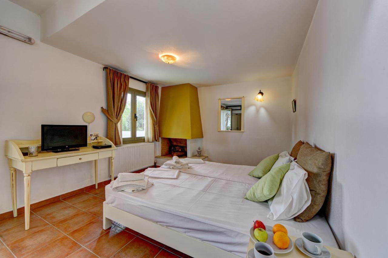 Mourtzanakis Residence - Traditional Eco Hotel In Achlada Exterior photo
